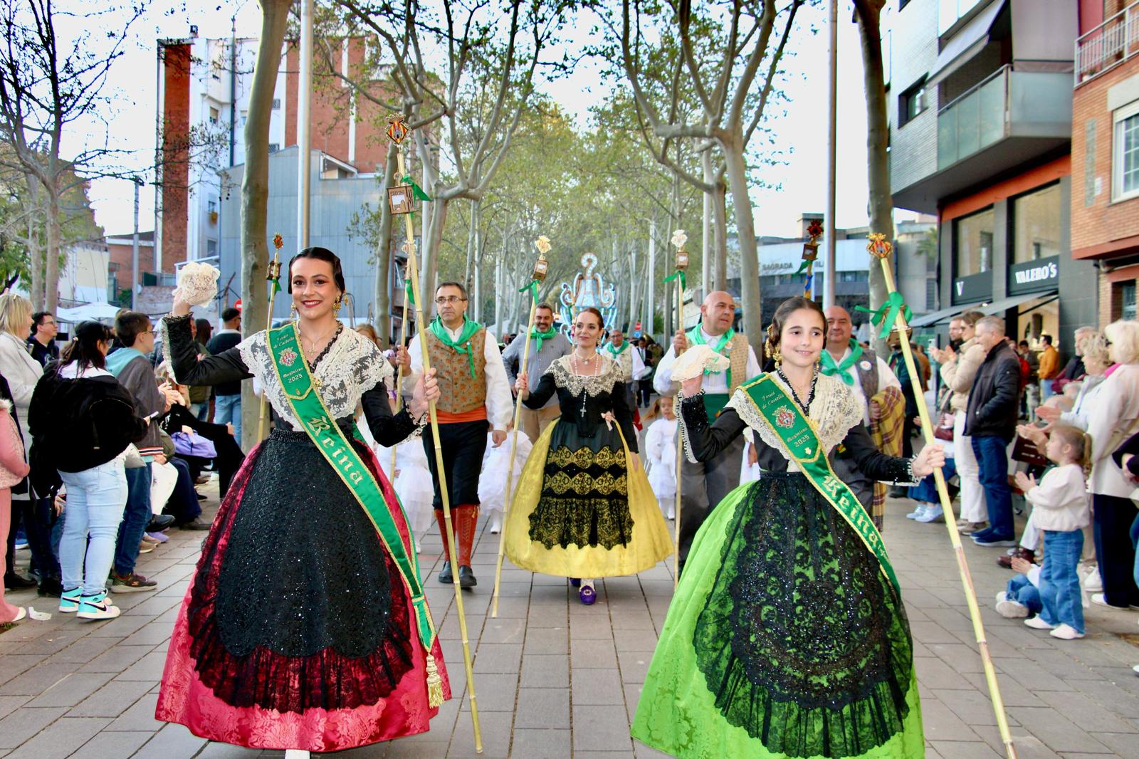 Una multitudinaria delegación castellonense protagoniza la Romería i Desfile de gaiates de la Magdalena, en la localidad de Gavà