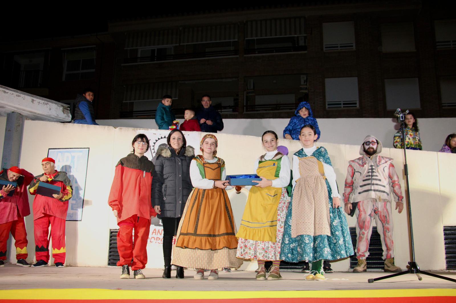 El Grao de Castellón celebra la  bendición de animales y las tradicionales hogueras en una multitudinaria festividad de Sant Antoni