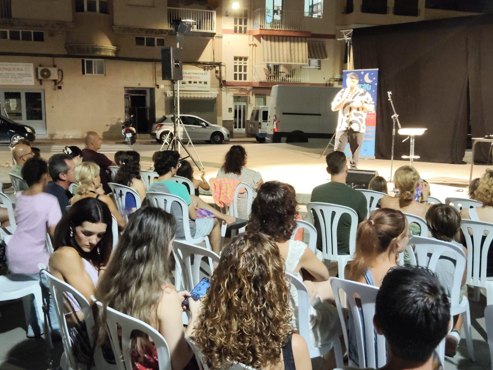 Noche de comedia en “el Grau a la Fresca” con el monologuista Arnau Soler