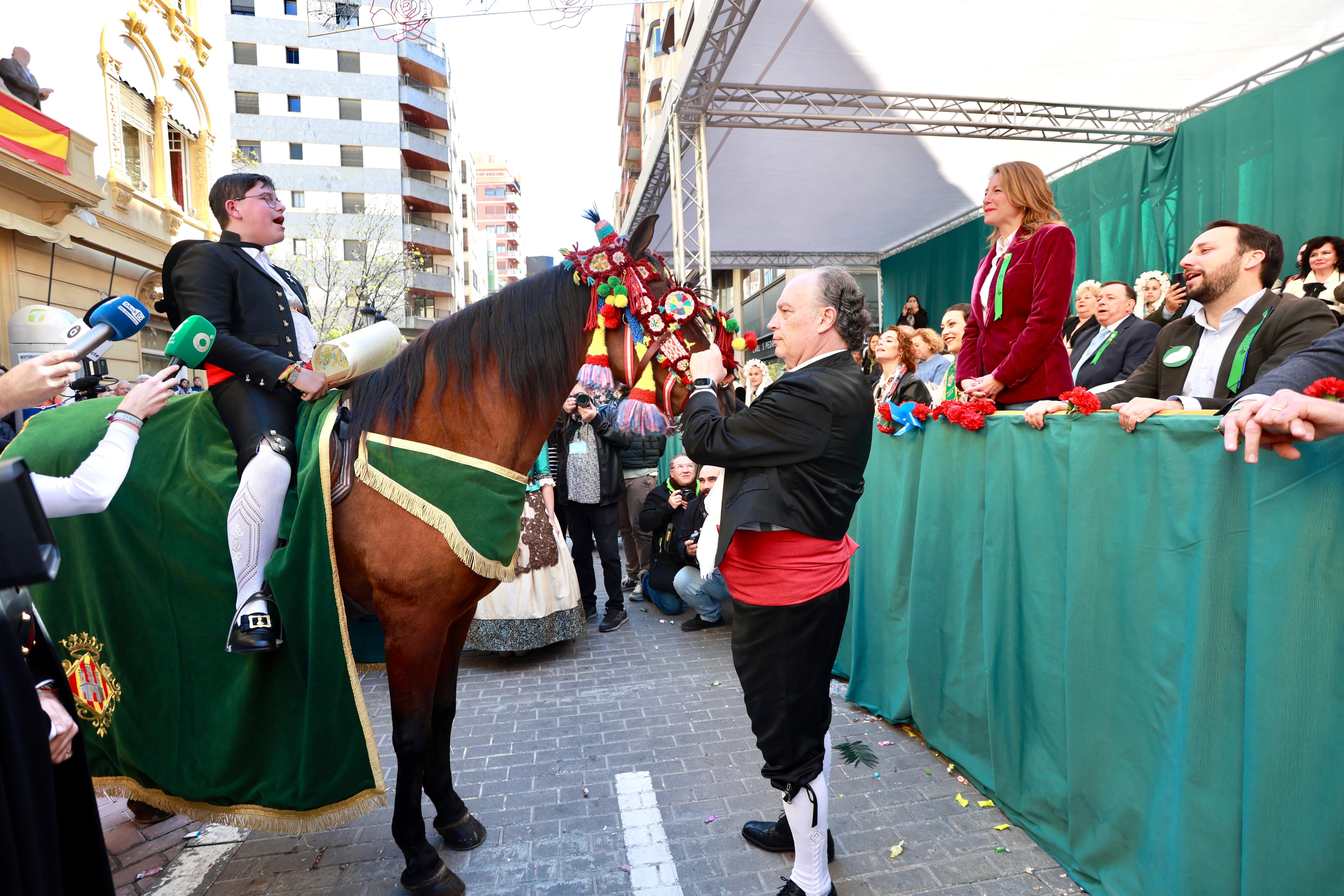 Más de 2.000 niños y niñas testimonian en el Pregó Infantil el relevo y el futuro de las Fiestas de la Magdalena