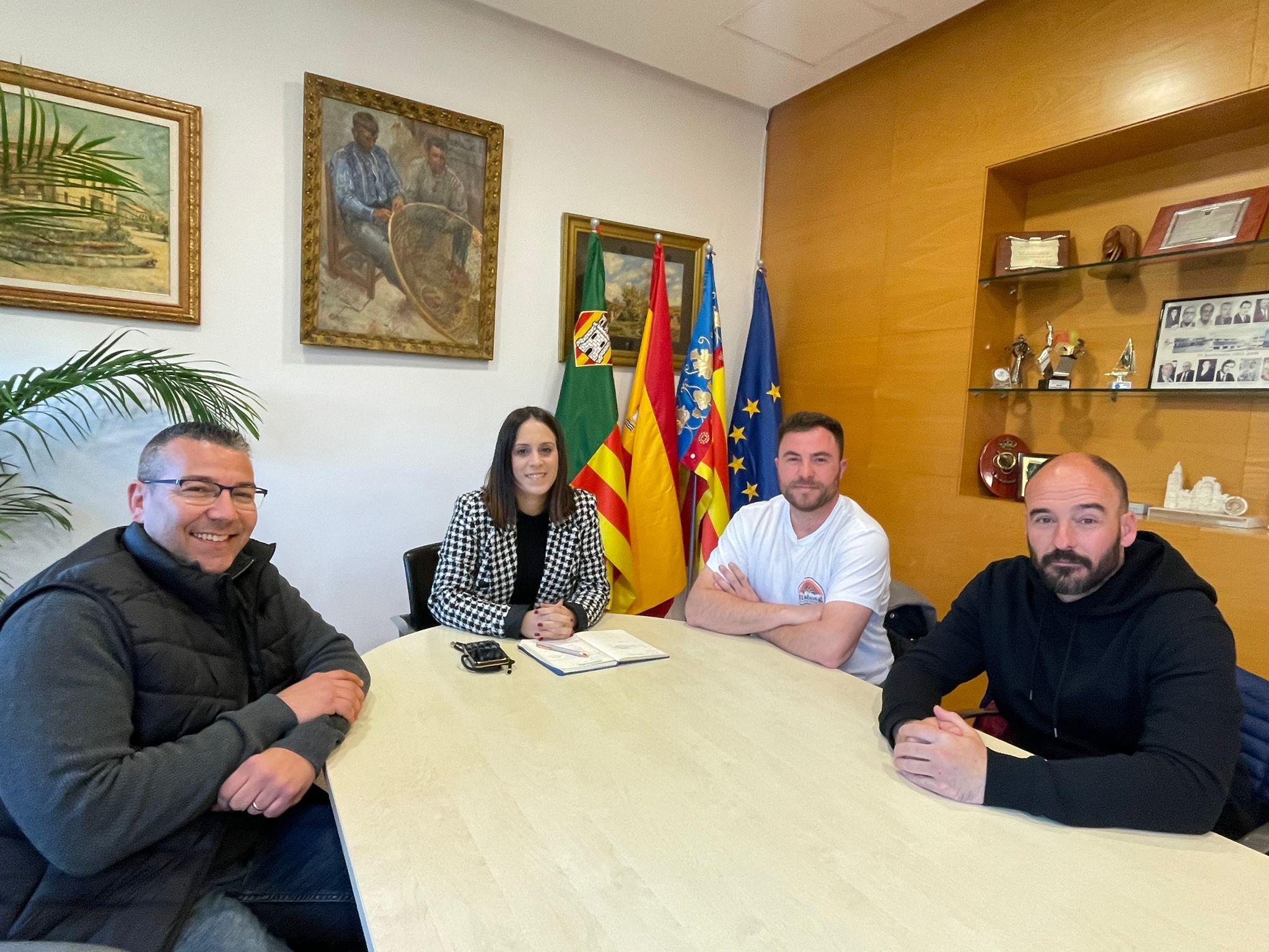 La teniente alcalde del Grao y la Comisión Taurina del Grao abordan la seguridad del encierro en las Fiestas de Sant Pere